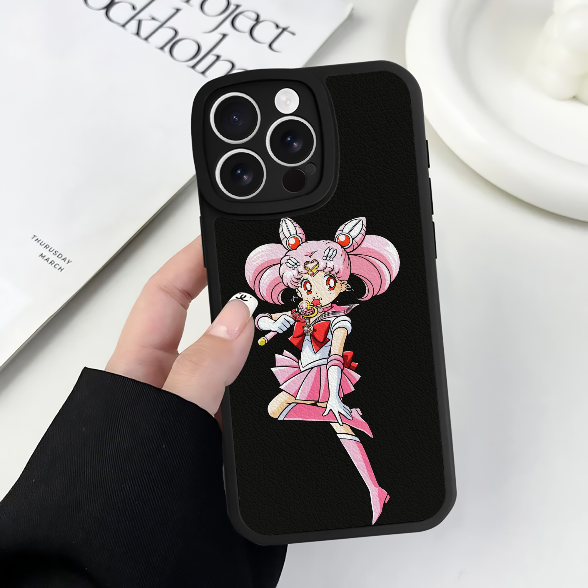（画像用） 美少女戦士セーラームーン ちびうさ Sailor Moon Chibiusa Tsukino Usagi Small Lady Serenity 【iPhone 16シリーズ対応】シリコンスマホケース（レザー調） 材質：シリコン